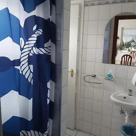 Hullam Apartmanhaz Денешдиаш